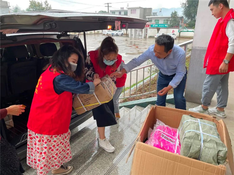 愛心公益 | 開學(xué)季情暖童心 筑夢成長