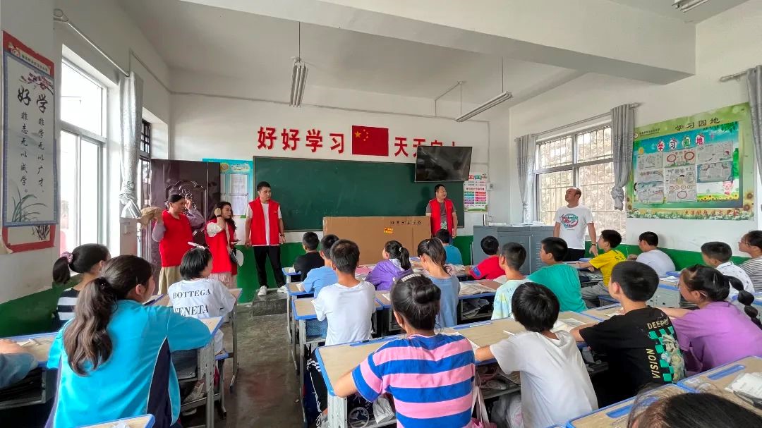 愛心助學，筑夢未來 | 新希望醫(yī)療公益助學活動